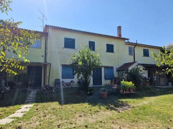 casa indipendente in vendita a Manciano in zona Saturnia