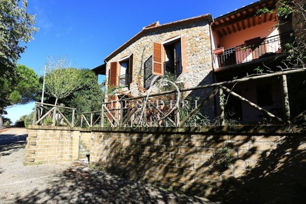 appartamento in vendita a Manciano in zona Saturnia
