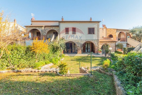 appartamento in vendita a Manciano in zona Saturnia