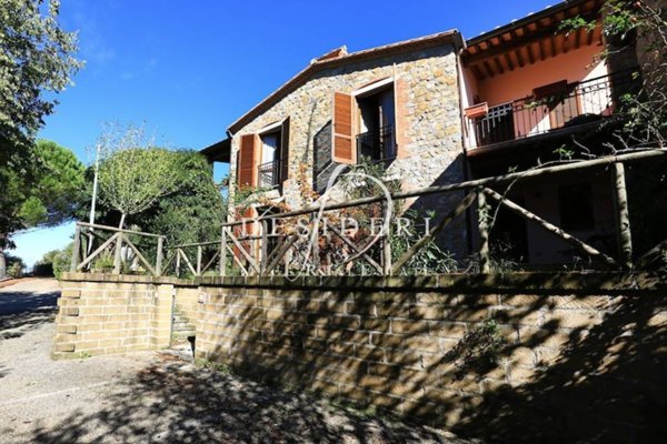 appartamento in vendita a Manciano in zona Saturnia