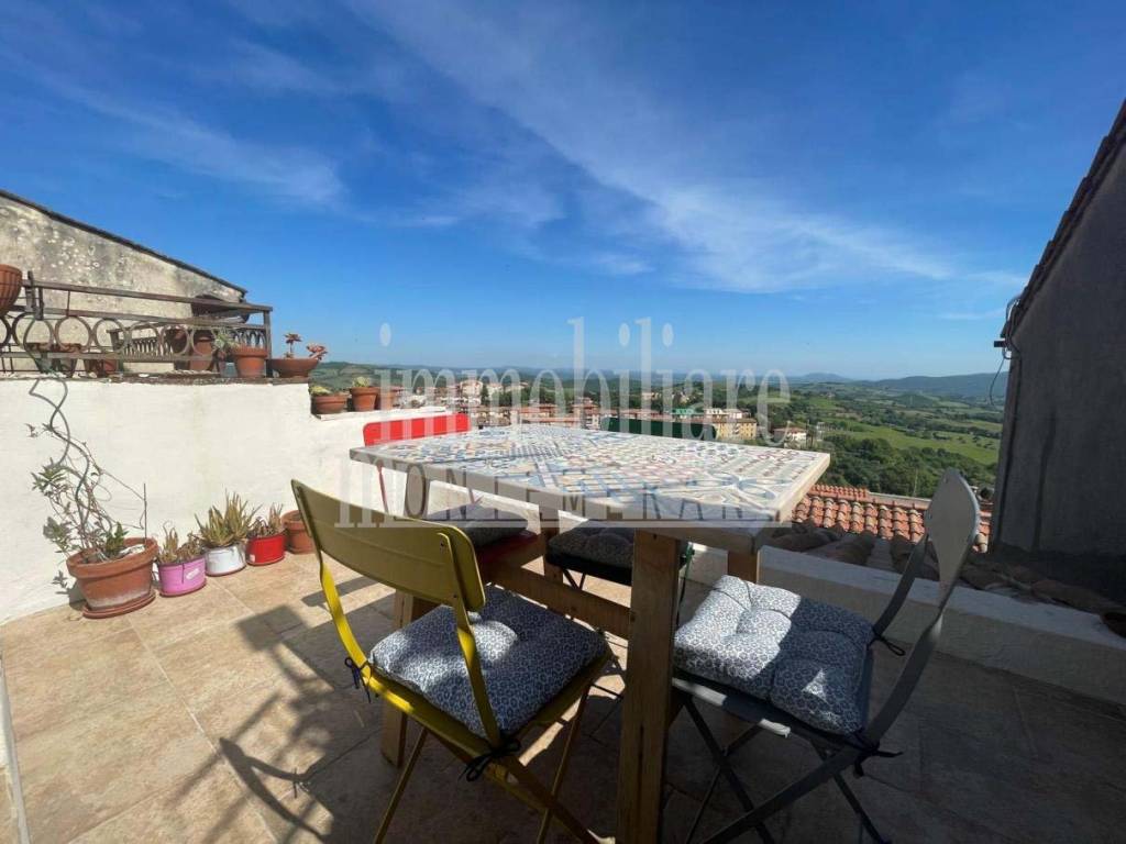 appartamento in vendita a Manciano in zona Saturnia