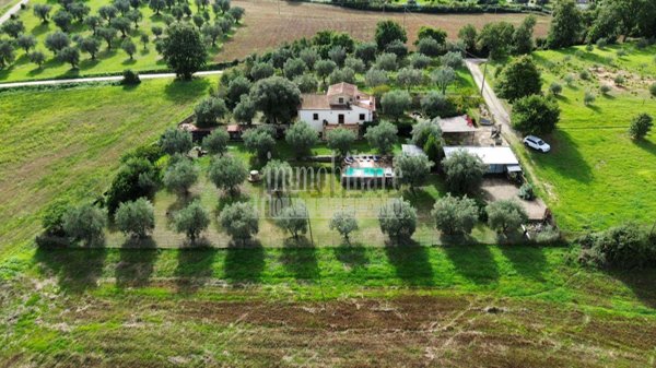 casa indipendente in vendita a Manciano in zona Montemerano