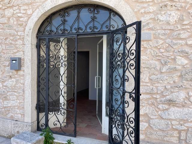 negozio in vendita a Manciano in zona Saturnia