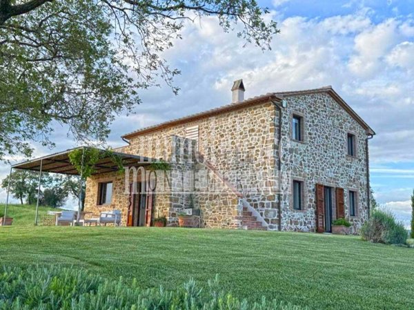casa indipendente in vendita a Manciano in zona Saturnia