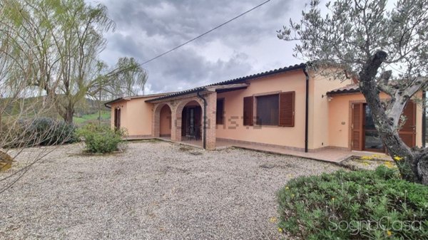 casa indipendente in vendita a Manciano in zona Saturnia