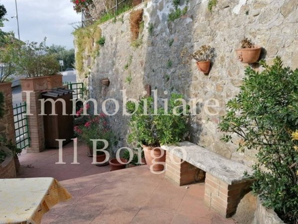 appartamento in vendita a Manciano in zona Montemerano