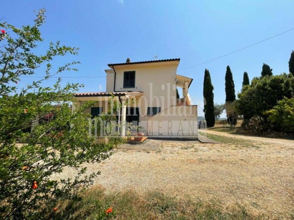 casa indipendente in vendita a Manciano in zona Saturnia