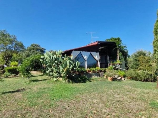 casa indipendente in vendita a Manciano in zona Saturnia