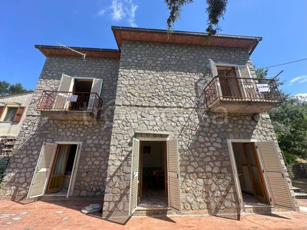 casa indipendente in vendita a Manciano in zona Saturnia