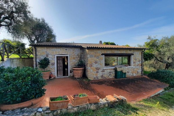 casale in vendita a Manciano in zona Saturnia