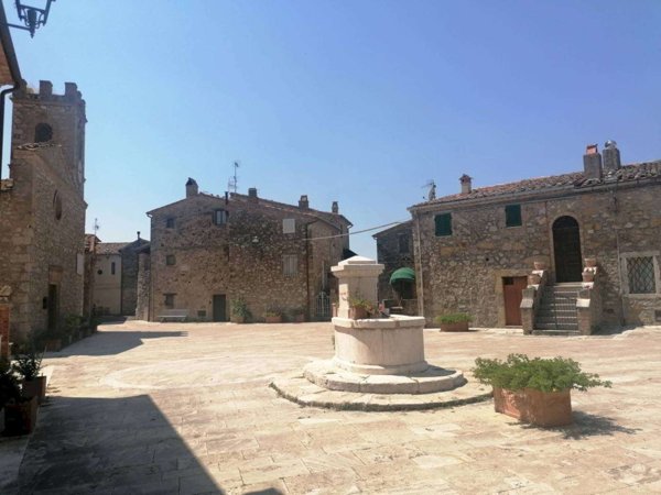 intera palazzina in vendita a Manciano in zona Capanne