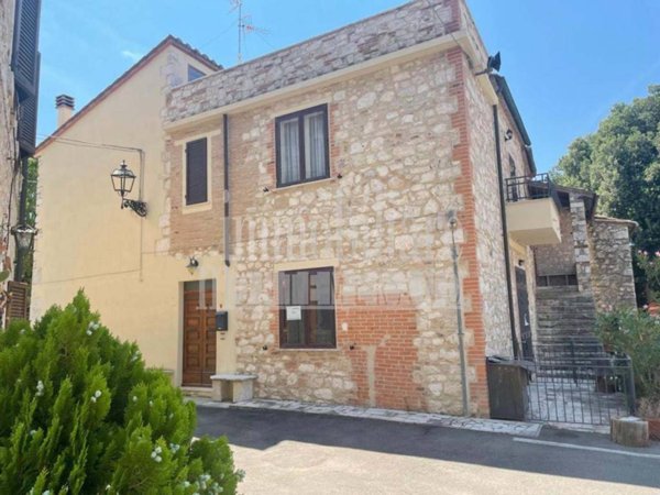 casa indipendente in vendita a Manciano in zona Saturnia