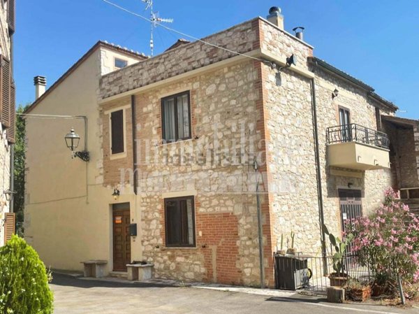 casa indipendente in vendita a Manciano in zona Saturnia