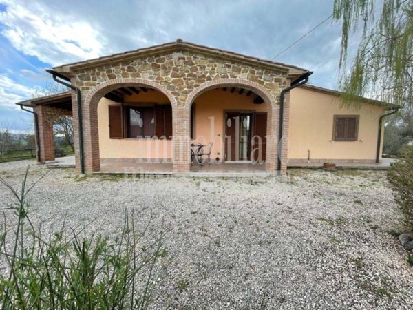 casa indipendente in vendita a Manciano in zona Saturnia