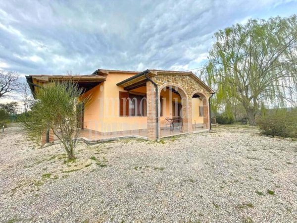 casa indipendente in vendita a Manciano