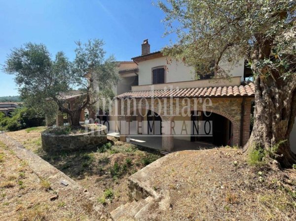 appartamento in vendita a Manciano in zona Montemerano