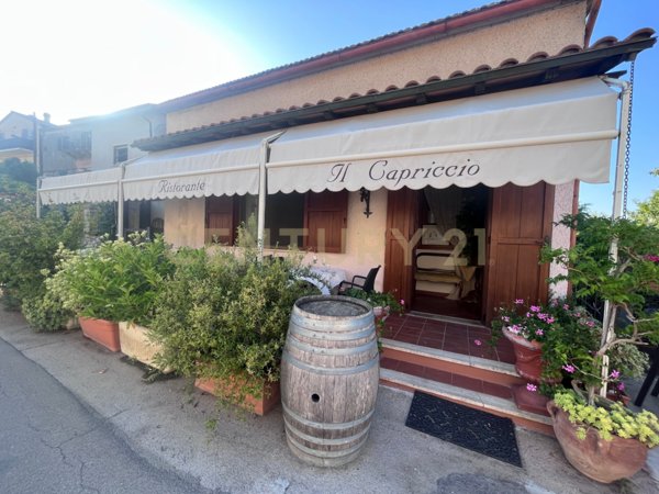 negozio in vendita a Manciano in zona Poggio Murella
