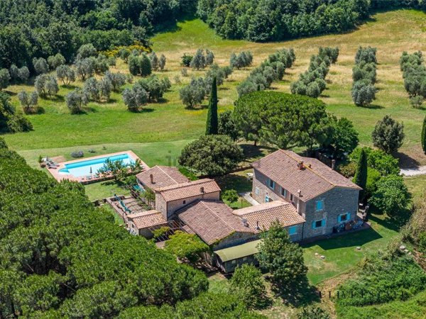 casale in vendita a Manciano in zona Saturnia