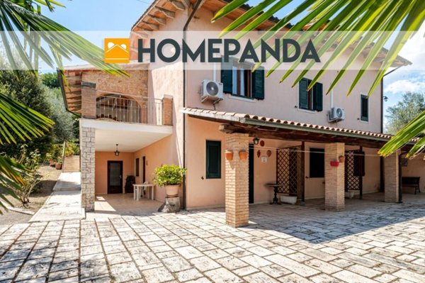 casa indipendente in vendita a Manciano in zona Montemerano