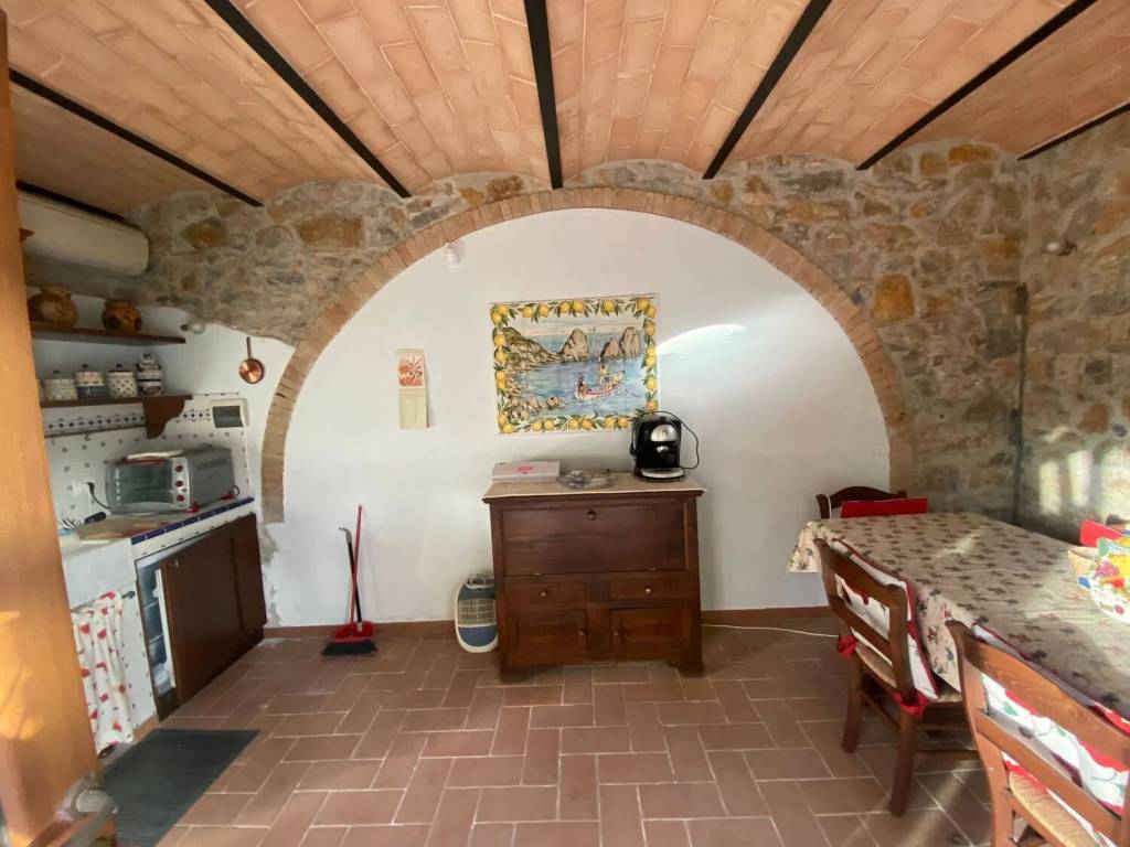 casa indipendente in vendita a Manciano in zona Saturnia