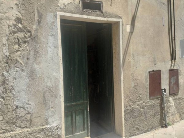 locale di sgombero in vendita a Manciano