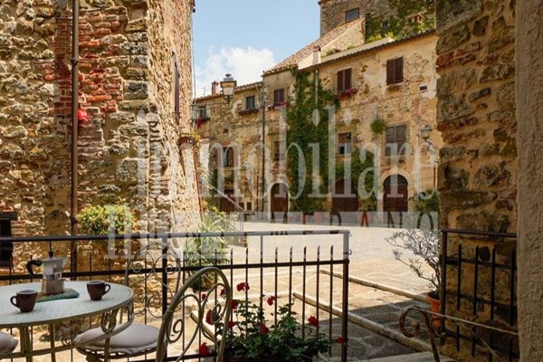 appartamento in vendita a Manciano in zona Montemerano