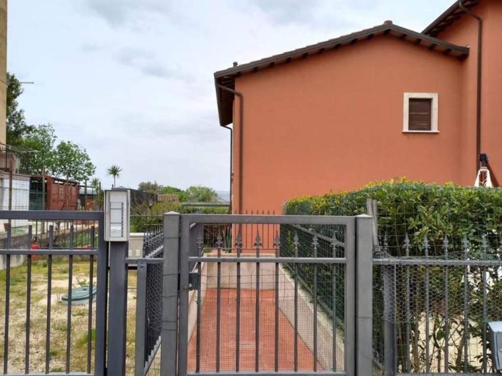 appartamento in vendita a Manciano in zona Saturnia
