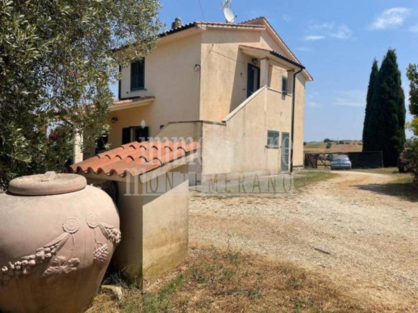 casa indipendente in vendita a Manciano in zona Saturnia
