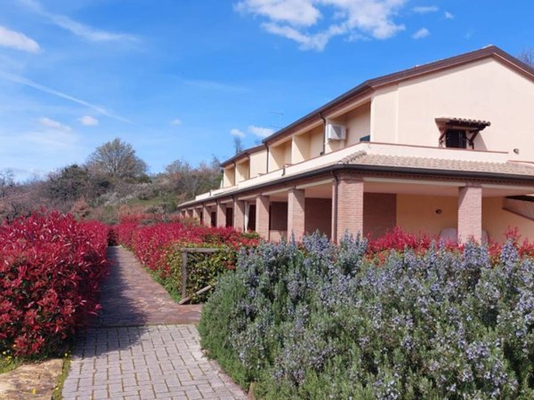 appartamento in vendita a Manciano in zona Saturnia