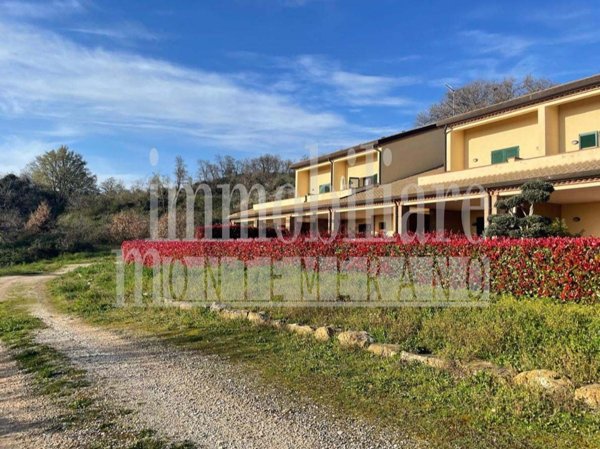 appartamento in vendita a Manciano in zona Saturnia