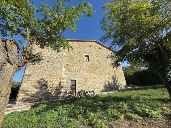 casa indipendente in vendita a Manciano in zona Saturnia