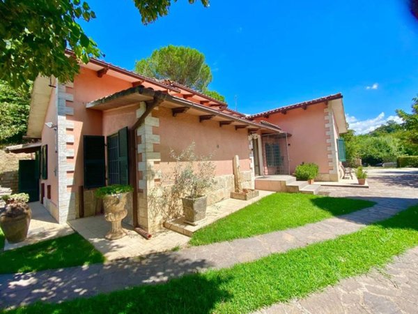 casa indipendente in vendita a Manciano in zona Montemerano