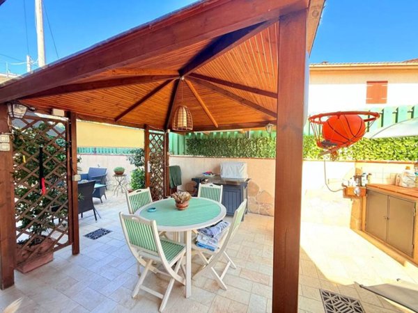 casa indipendente in vendita a Manciano in zona Saturnia