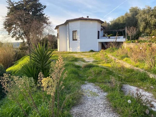 casa indipendente in vendita a Manciano in zona Saturnia