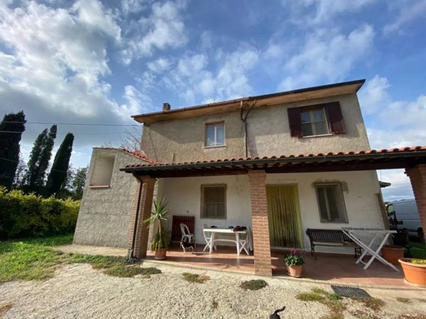 casa indipendente in vendita a Manciano in zona Saturnia