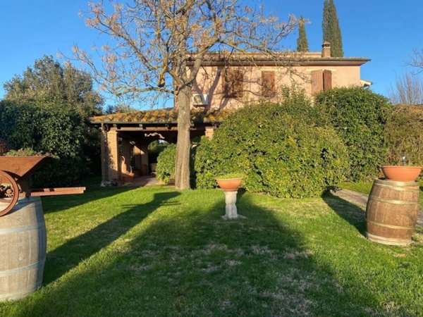 casa indipendente in vendita a Manciano in zona Saturnia