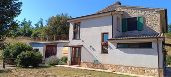 casale in vendita a Manciano in zona Saturnia