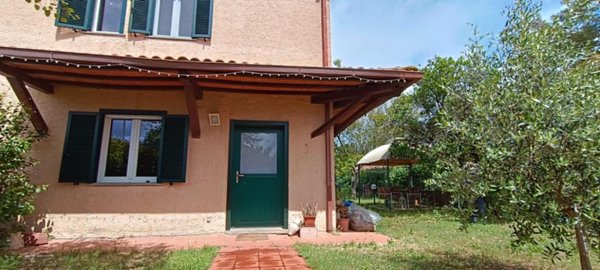 casa indipendente in vendita a Manciano in zona Marsiliana