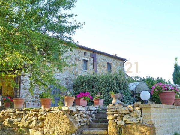 casa indipendente in vendita a Manciano in zona Saturnia