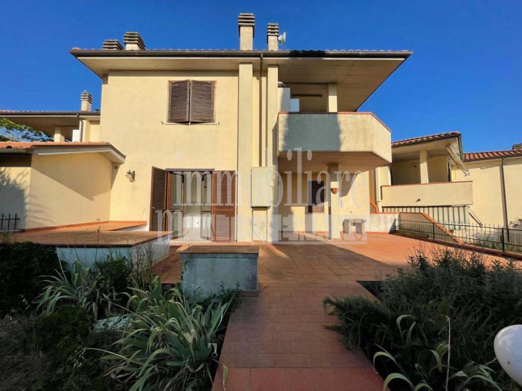 appartamento in vendita a Manciano in zona Saturnia