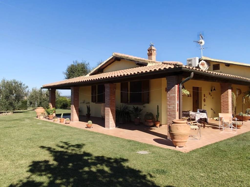 casa indipendente in vendita a Manciano