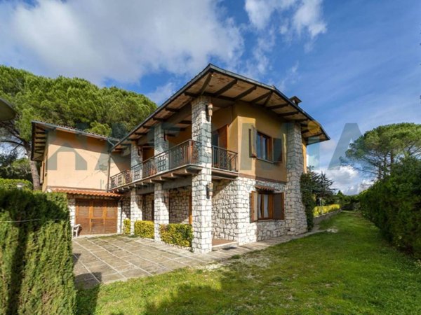 casa indipendente in vendita a Manciano in zona Saturnia