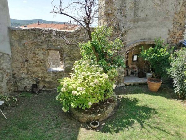 appartamento in vendita a Manciano in zona Montemerano