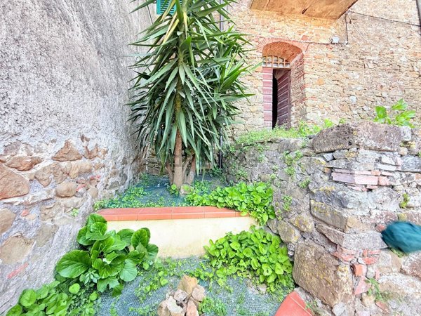 appartamento in vendita a Manciano in zona Saturnia