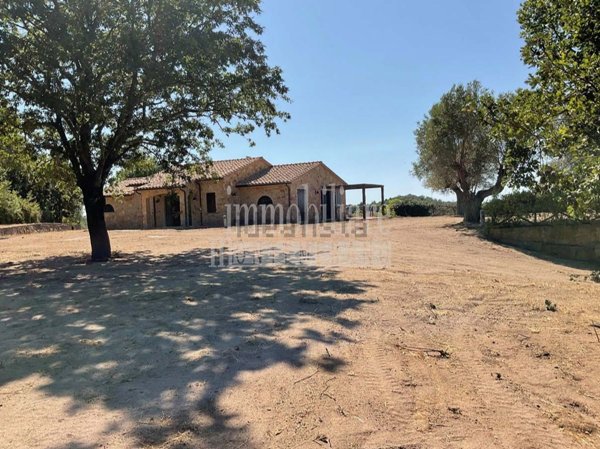 casale in vendita a Manciano