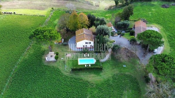 casa indipendente in vendita a Manciano in zona Saturnia