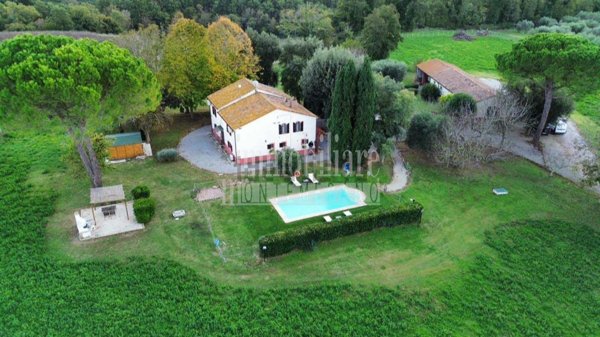 casale in vendita a Manciano in zona Saturnia