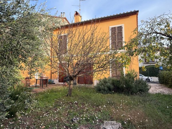 casa indipendente in vendita a Manciano in zona Saturnia