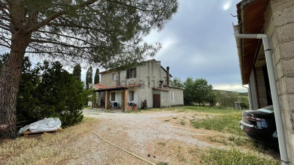 casale in vendita a Manciano