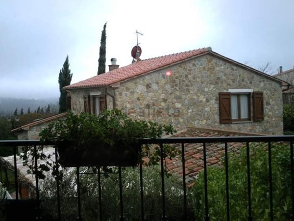 casa indipendente in vendita a Manciano in zona Montemerano